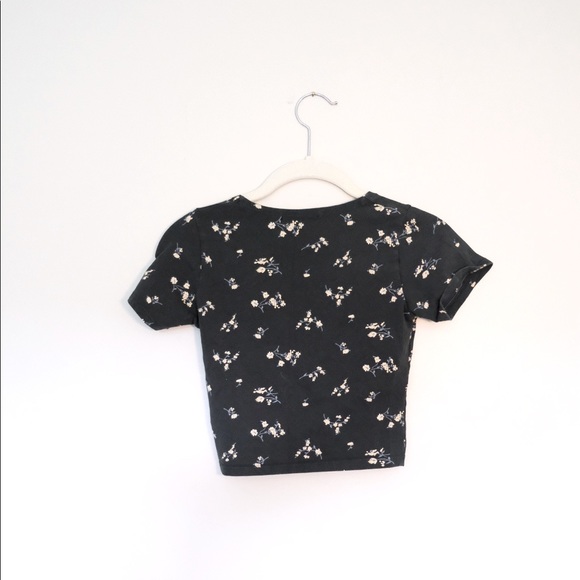 Brandy Melville Green Floral Tee - Picture 2 of 2